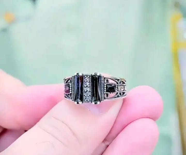 Color Changing Ring